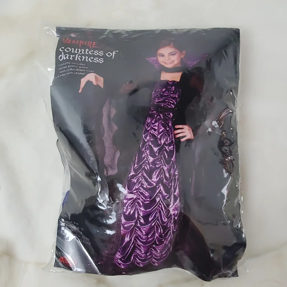 Vampire countess of darkness Halloween costume Size 8-10